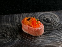 7種の希少食材が究極を織りなす『極みの軍艦』