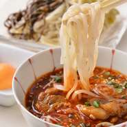たらふくお肉を食べた後は、〆の一品に当店自慢の『上原つけ冷麺』をどうぞ！さっぱりとした味わいで、とっても食べやすい一品です！