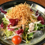 長崎さらうどんの麺を使用。おいしさはもちろん、パリパリの食感をお楽しみください。