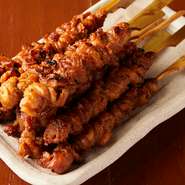 佐賀県呼子で生まれた特産の烏賊を使用したいか焼売。
普通の焼売と比べて甘みが強く、海鮮のさっぱりとした風味が楽しめます。