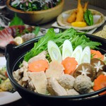 博多では水炊きは冬に限らず、早生キャベツの出回る春や博多祇園山笠のある夏など、一年を通していただく料理です。