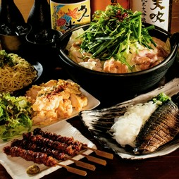 博多道場の定番をお手軽に楽しめます！
串焼の鶏皮と豚串に当店自慢のもつ鍋、〆のちゃんぽん麺で大満足！