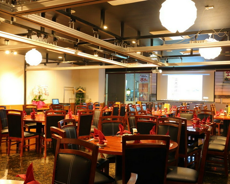 様々なシーンにご利用可能なテーブル席