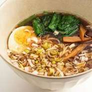 味わいが濃厚でおいしい醤油ラーメン!具材もたっぷり！