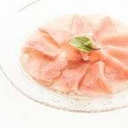 しっとりとした食感に強い塩気の生ハムはお酒との相性が抜群です！