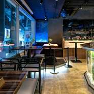 窓際でゆったりとおくつろぎいただけます