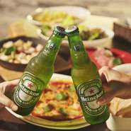 当店自慢の料理が目白押し！ベーコンチーズサラダや海鮮のアヒージョ、アイスもついた充実した内容になっております。2.5時間の飲み放題もついて大変お得。会社宴会/飲み会/合コン/女子会にぴったりのお手軽コース。