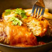 弾力のあるジューシーなハンバーグ！肉のおいしさを楽しめます！