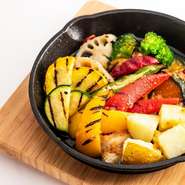 風味豊かで季節の野菜がたっぷりヘルシー！女性に人気のメニューです！