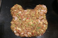 厳選した国産米粉、会津産ハーブとひまわりの種で育った甘みと旨みたっぷりのひまわり豚を使用。
小麦のもんじゃに負けない美味しさです。