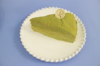 米粉で作るもちもち生地に玄米茶ホイップがたっぷり、間に自家製あんこがはいってます。