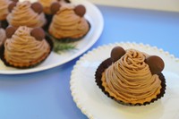カシューナッツパウダーを使用したタルト生地から手作りです。
ラム酒香るモンブランクリームが絶品！