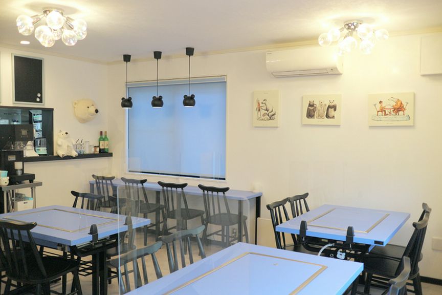 テーブル席、カウンター席