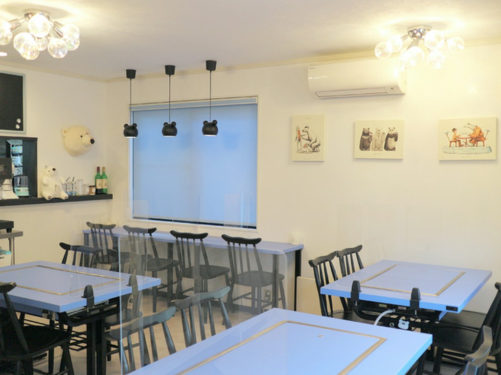 テーブル席、カウンター席