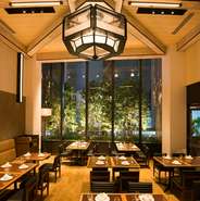 高い天井と開放的なフロア