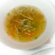 ホタテガイを乾燥させる事により旨み・栄養価が高まる干し貝柱や干し椎茸・金針菜・クコなどの入ったスープ。