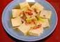 なめらかな豆腐にズワイ蟹の旨みが染み込んだヘルシーな豆腐料理。豆腐にはイソフラボンが豊富に含まれています。