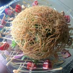 アワビ入り中華サラダジャガイモの巣籠（かご）