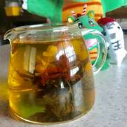 鶴ヶ島市の特産品サフランや狭山茶を使用した花茶。