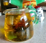 鶴ヶ島市の特産品サフランや狭山茶を使用した花茶。