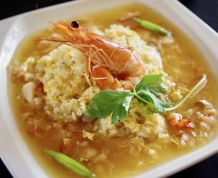 鶴ヶ島サフランのフカヒレ入り黄金スープ炒飯