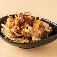 特製焼き豚に白髪ねぎとラー油に胡麻！