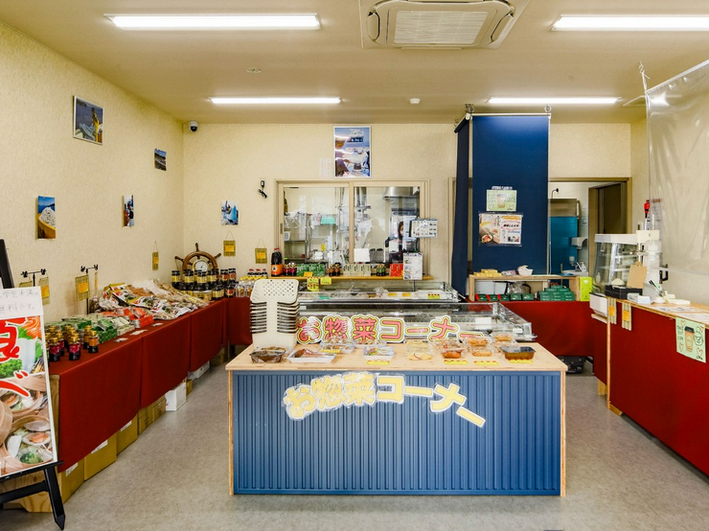 水産加工品の販売コーナーも充実していてお土産もばっちり！