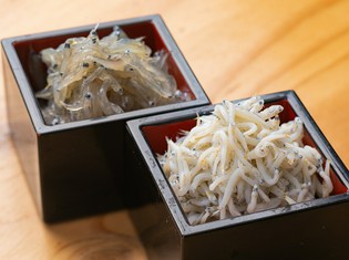 隣接の工場から直送される自慢の「極上しらす」