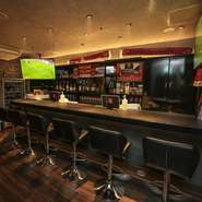 大型モニター2台設置。サッカーはもちろん、他のスポーツも放映