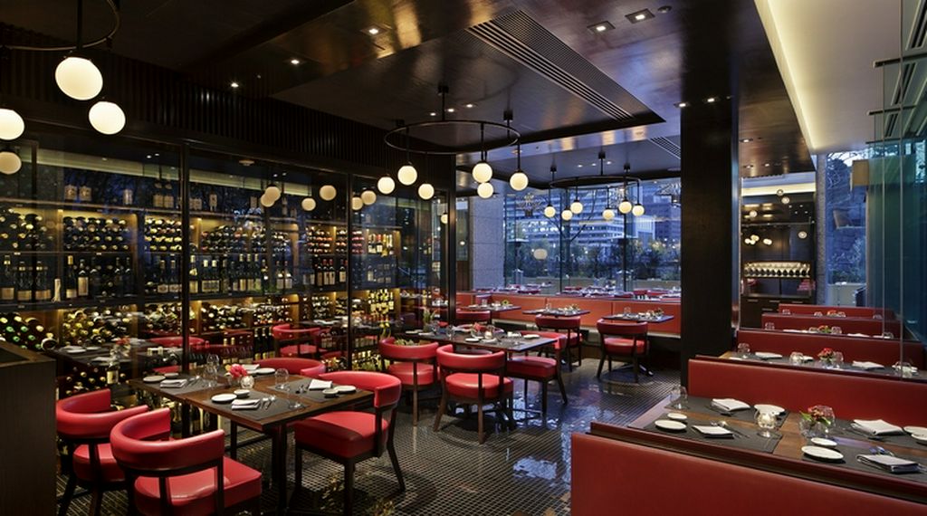 昼と夜の顔がガラッと変わる、魅惑のトラットリア