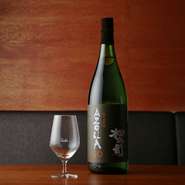 料理とのペアリングを考えた、秀逸なセレクトの日本酒やワインで楽しませてくれます。料亭旅館で経験を積み重ねた料理長自ら滋賀県のワイナリーや酒蔵を巡り、想いやこだわりを見聞きした上で厳選しているのだそう。