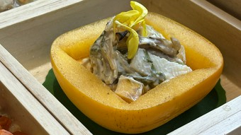 『柿釜』豆腐とクリームチーズの白和え　柿　焼舞茸　水菜　烏賊　菊花　