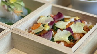 『ちらし寿司』パプリカ　紅芯大根　錦桝悟のべったら漬け　サラダセロリ　ほうれん草　さつま芋　紅葉人参