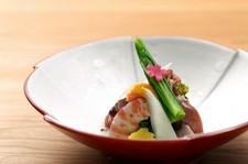 色鮮やかな八寸をメインにした斗米庵のレギュラーコース全７品。季節感豊かな京料理をご堪能ください。
