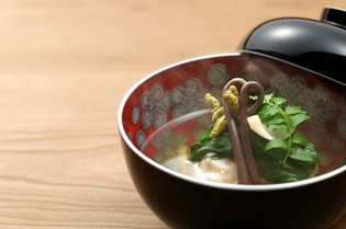 だしの優しい香りが鼻をくすぐる『KIRIBAKO 錦』の椀物