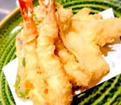 海老3本、キス、お野菜等をサクッと揚げたて、ボリューム満点！！
お塩でご賞味ください。