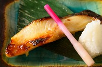 鶏の旨み、旬の美味しい野菜をふんだんに黒酢あんとからめました。
お体にも優しい一品！