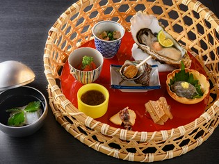 四季折々の素材がふんだんに使われた『おばんざい豪華盛合わせ』