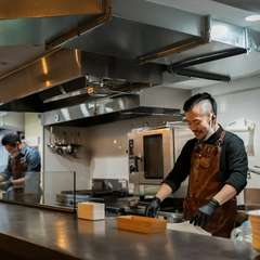 目の前でプロが焼く