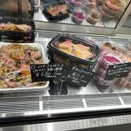 地下レストランにて、希少なあか牛のテールあか牛ワイン煮、あか牛のパテドカンパーニュ
熊本野菜を使ったDELIなど常時用意！