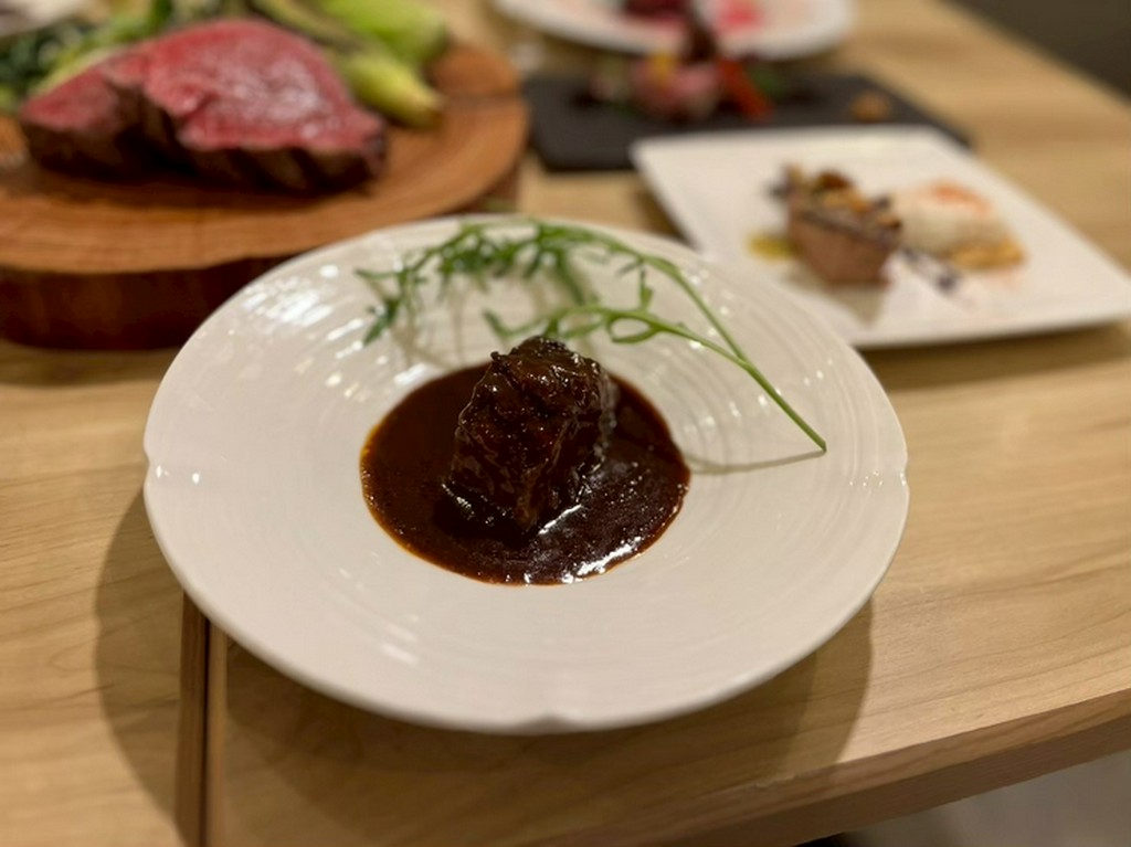 特製『あか牛の赤ワイン煮込み』