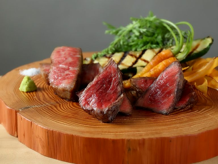 希少部位食べ比べも楽しめる『本日のステーキ』