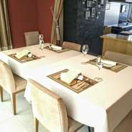 2~6名様対応の半個室型テーブル席