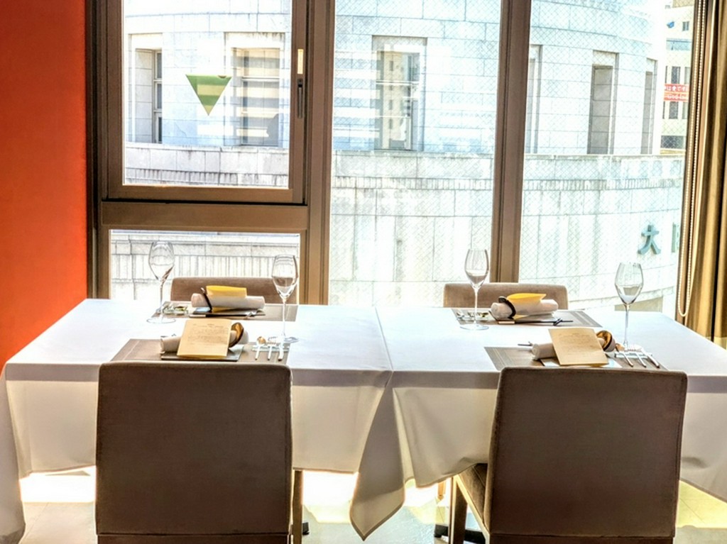 落ち着いた雰囲気の半個室で、大切なゲストをもてなす