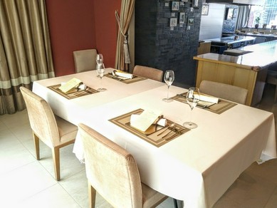 半個室のテーブル席