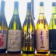 ワイン酵母を使用したものやフランス産の米と水で作った日本酒などバラエティに富んだラインナップをご用意しております。