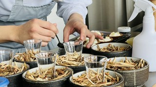 目の前で仕上げる料理の数々