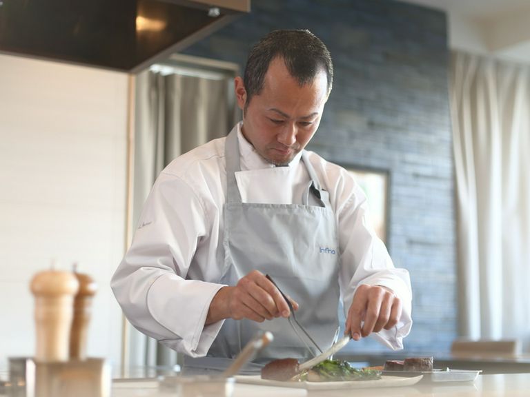 料理人として通訳者として。生産者のストーリーを乗せた一皿を