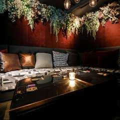 人との触れ合いに心安らぐ、くつろぎの夜を