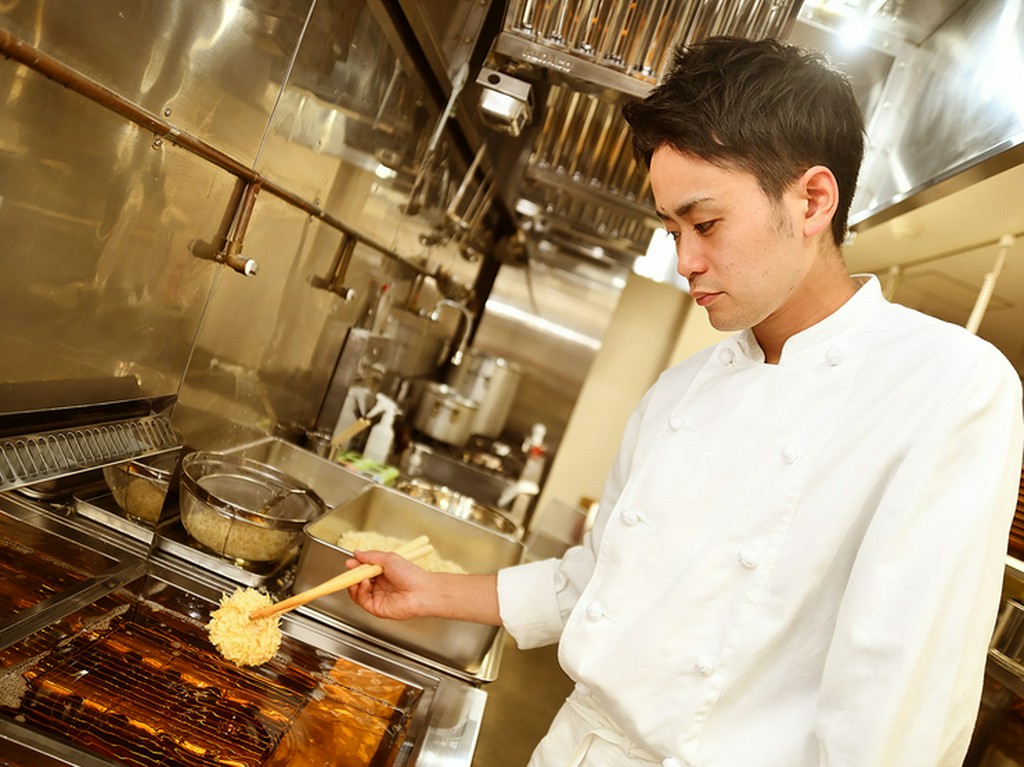 ゲストの幸せを願って、一枚一枚丁寧に揚げるとんかつ